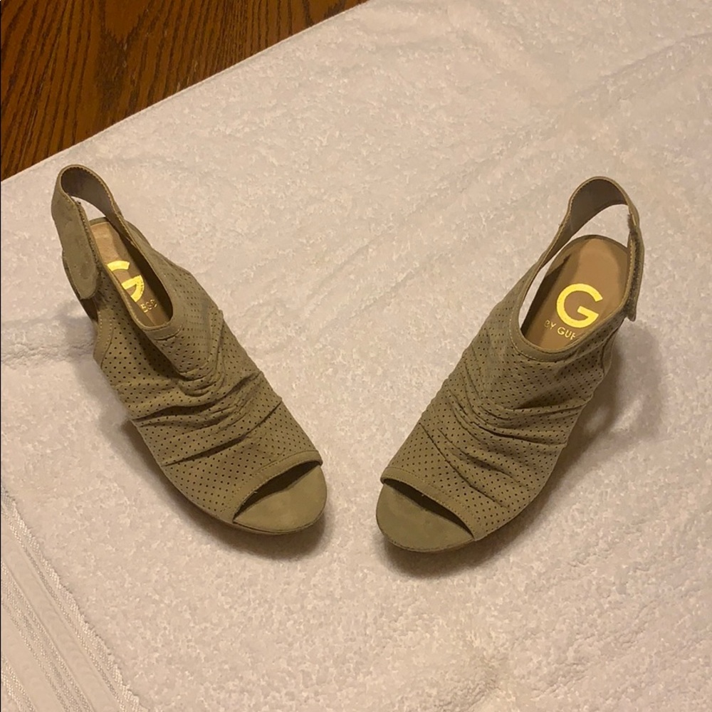 Guess wedge
